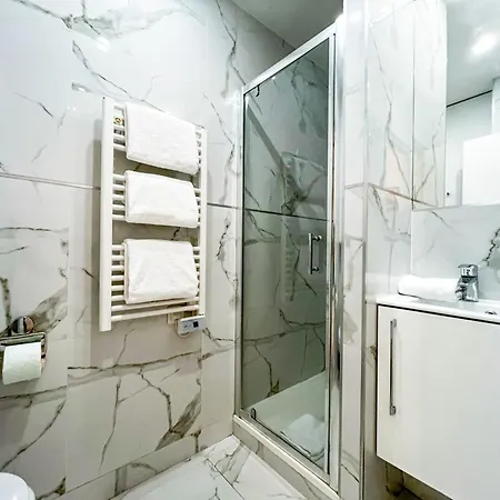 Urban Flat 80 - Cinema Flat Sebastopol *