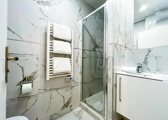 Urban Flat 80 - Cinema Flat Sebastopol *